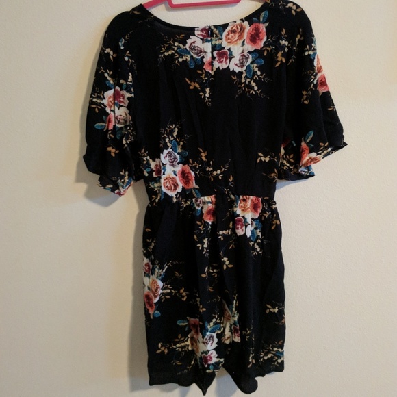NWOT Floral Romper - Picture 4 of 4